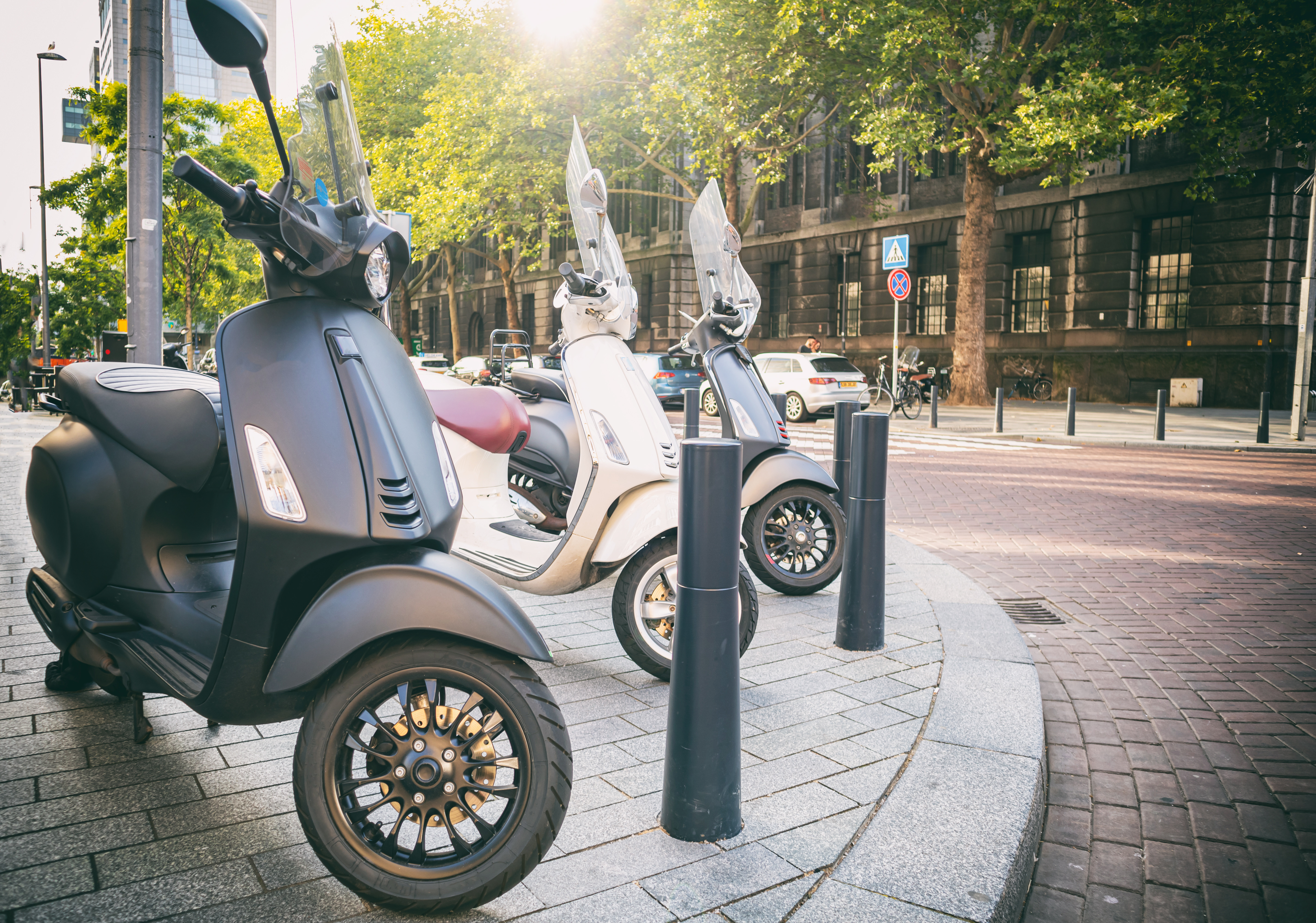 3 scooters naast elkaar